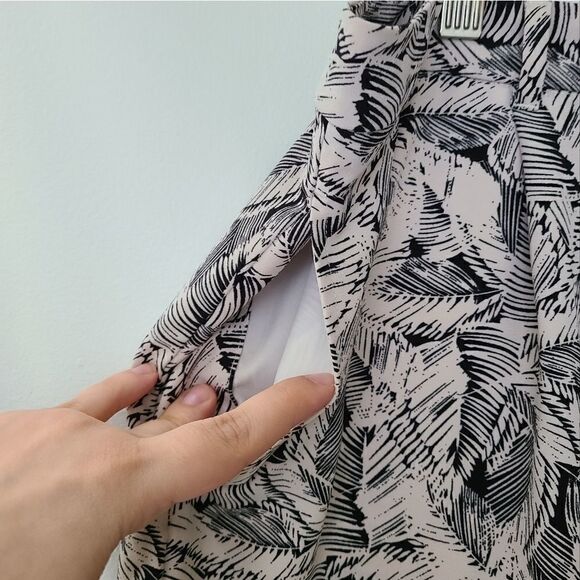 Banana Republic Black & White Leaf Print Dress Shorts 10 - Picture 3 of 15